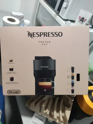 Cafetera Nespresso fabricada por De'Longhi