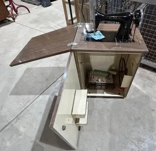 Máquina de coser Alfa antigua