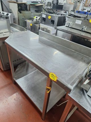 Mesa de acero inoxidable con balda