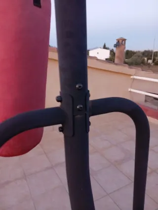 Soporte saco boxeo + pesa 25 kg el saco lo regalo.