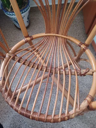 Escritorio y silla de ratán