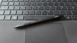 Surface Pro 7 con accesorios