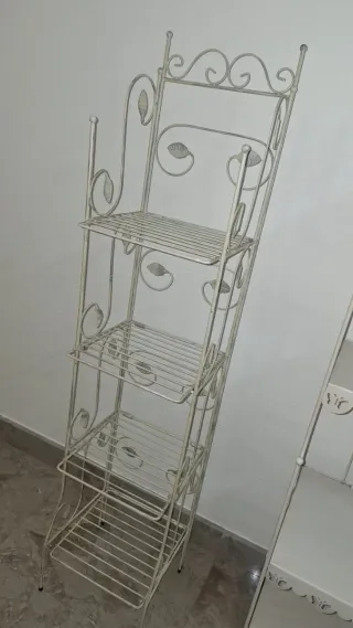 Estantería metálica beige