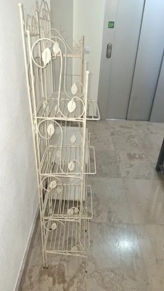 Estantería metálica beige