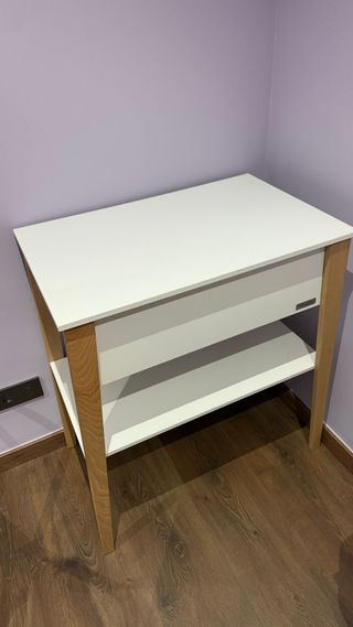 Cambiador de bebé blanco y madera