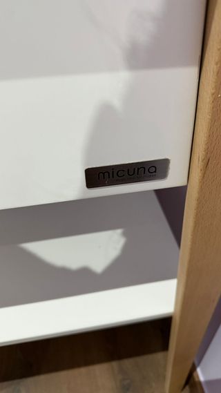 Cambiador de bebé blanco y madera