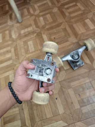 Ejes de skate y ruedas