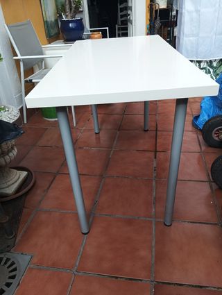Mesa de cocina blanca patas metálicas