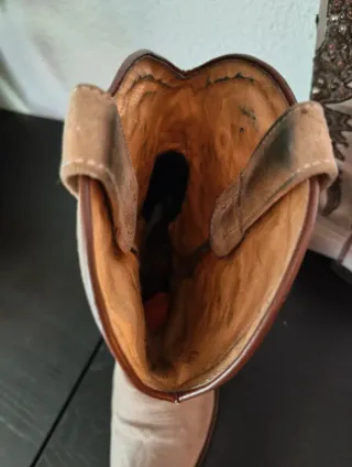 Botas Sendra Beige con Detalles Dorados