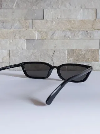 Occhiali da sole neri rettangolari