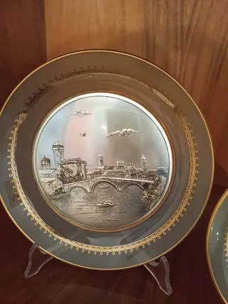 Tris piatti decorativi in argento