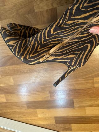 Stivali camoscio zebrati tacco alto