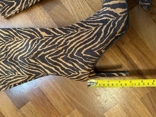 Stivali camoscio zebrati tacco alto