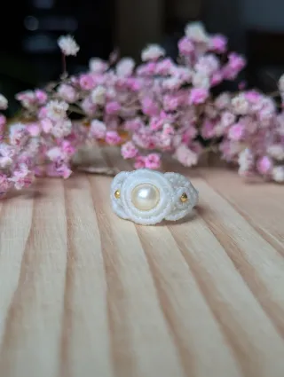 Anillo macramé blanco con perla