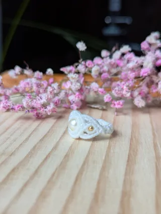 Anillo macramé blanco con perla