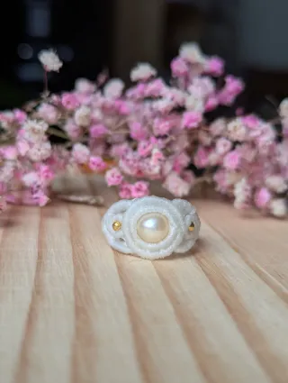 Anillo macramé blanco con perla
