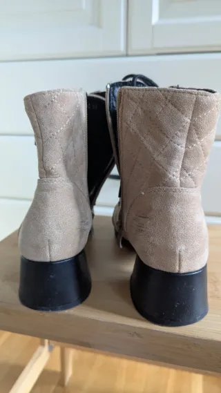 Botines Beige y Negro Talla 37