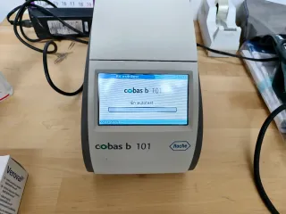 Analizador Cobas b 101 Roche