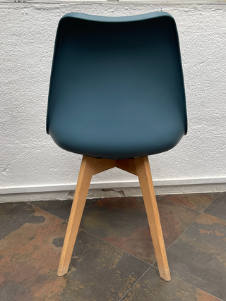 Sillas de cocina azules y marrones