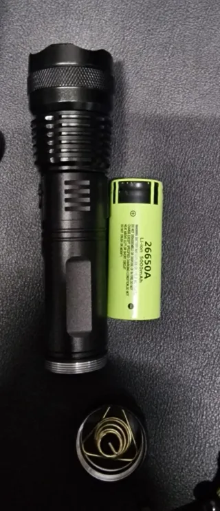 Lanterna LED Recarregável de alta potência