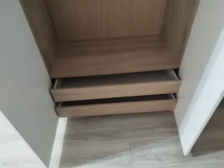 Armario 2 puertas beige y blanco