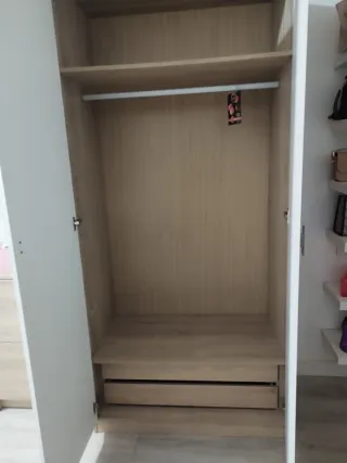 Armario 2 puertas beige y blanco