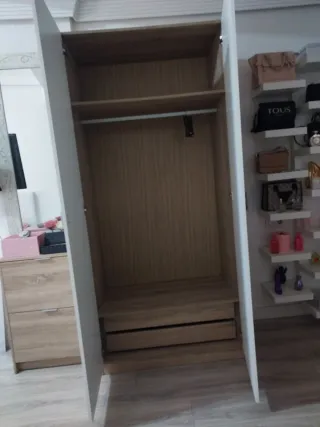 Armario 2 puertas beige y blanco