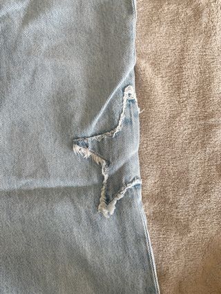 Pantalón vaquero con estrellas .Mango Teen