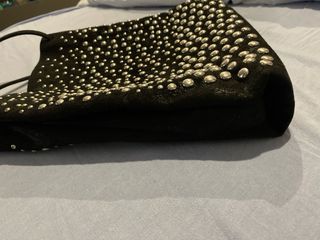 Bolso Zara tachas ante negro