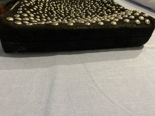 Bolso Zara tachas ante negro