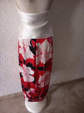 Conjunto ZARA Top Blanco y Falda Estampada