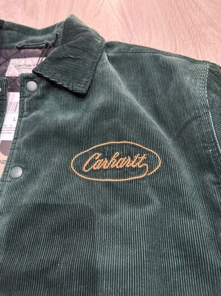 Chaqueta Carhartt Verde con detalles amarillos