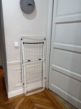 Tendedero plegable de metal blanco