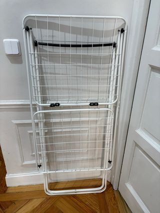 Tendedero plegable de metal blanco
