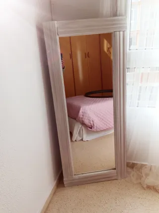 Espejo de pared blanco