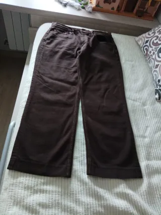 Pantalón marrón Zara