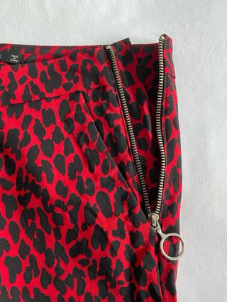 Pantalones Rojos y Negros con Estampado Leopardo