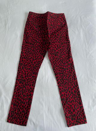 Pantalones Rojos y Negros con Estampado Leopardo