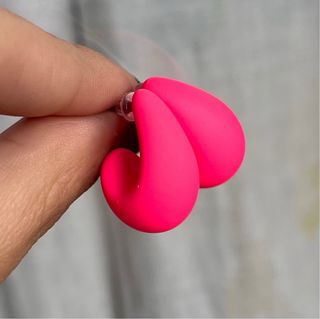 Orecchini a goccia fucsia neon