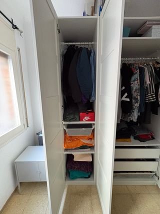 Armario blanco de madera, finales marzo- abril