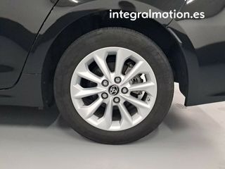 Toyota Corolla Sedán 125H Active Tech