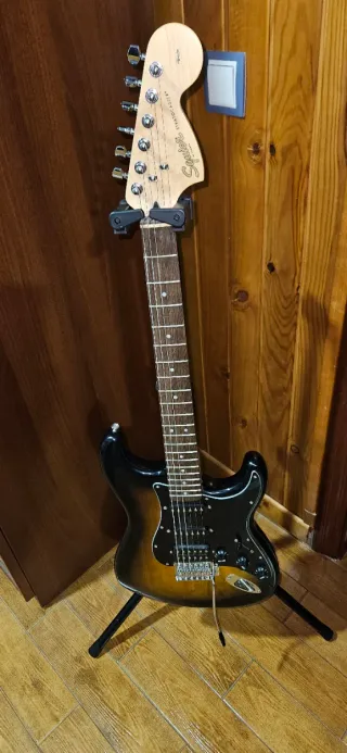 Guitarra Squier Stratocaster HSS