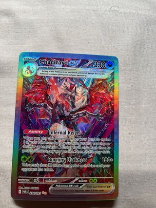 Carta Pokémon Charizard EX 330 HP