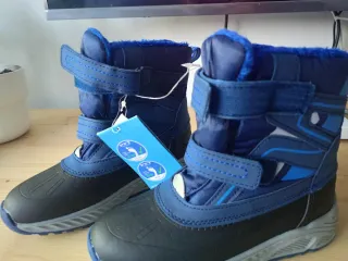 Botas de nieve azules para niños