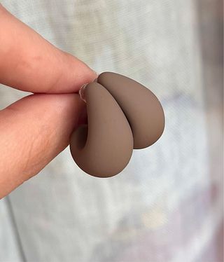 Orecchini a goccia beige/marrone