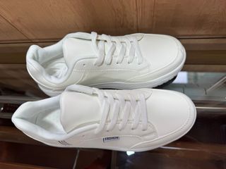 Zapatillas blancas de moda