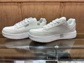 Zapatillas blancas de moda
