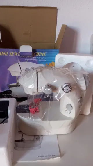 Mini Máquina de Coser Eléctrica