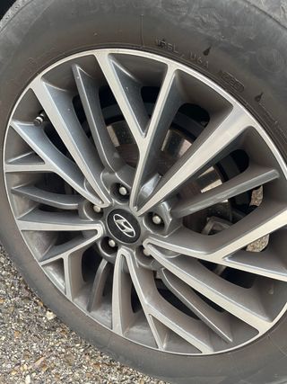 Llantas Hyundai Tucson 18” INCLUYE NEUMATICOS 90%