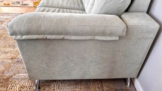 Sofá de 2 plazas color verde/pastel